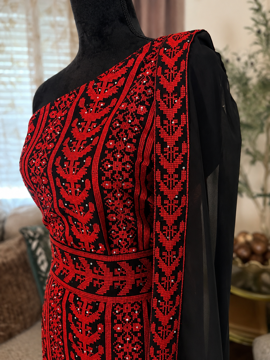 Modern Palestinian off-shoulder dress with elegant traditional embroidery and a unique contemporary design.  
Worn only once and in excellent condition — no flaws or defects.  

Size: Small